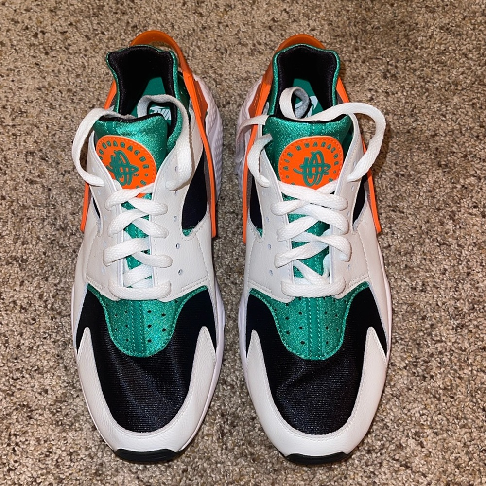 NWOT Men’s Nike Air Huarche shoes